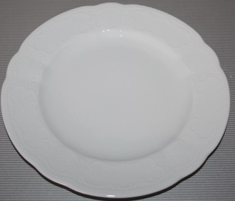 Farfurie Întinsă – 25 cm, Porțelan Crem cu Relief, Model Elegant Salzburg